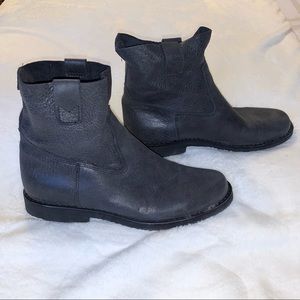 Women’s Roots Black Shorty Riverdale Boots Size 10